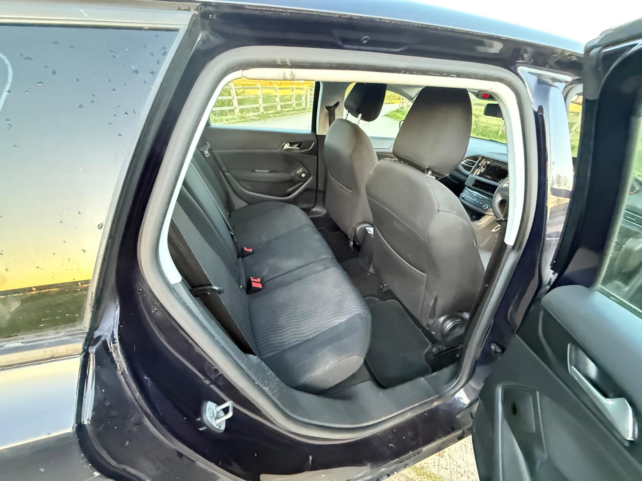 Peugeot 308 SW 1.6 BlueHDi Access Euro 6 (s/s) 5dr — photo 72 of 84